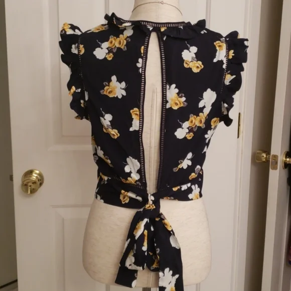 J by J.O.A Floral Open Back Crop Top - Picture 6 of 8